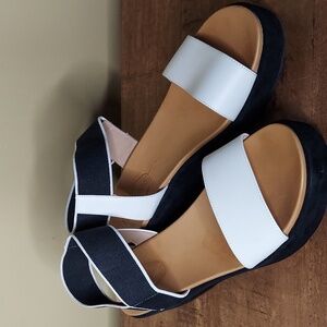 Corso Como Wendolyn Platform Sandals -  EUC - black and white - size 11
